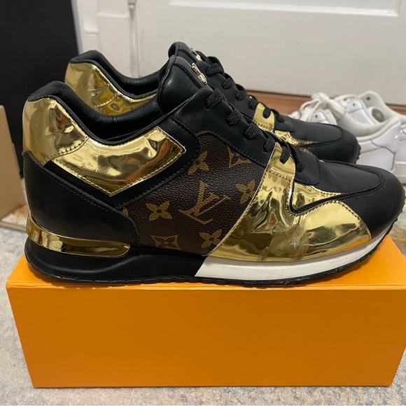 Fair Used Men Size 9 (Euro Sz 42) Louis Vuitton Run Away Sneakers Monogram Logo - Picture 7 of 16